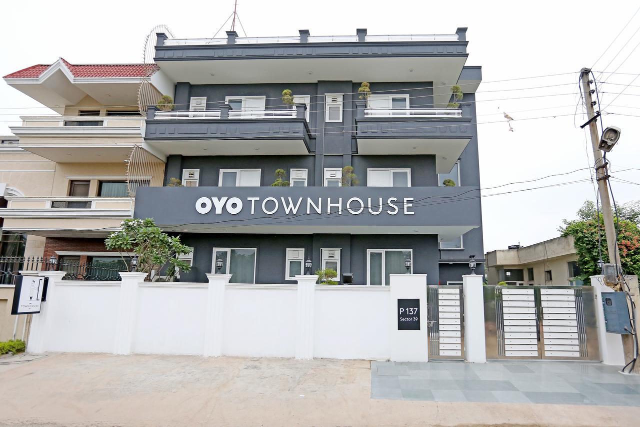 Oyo Townhouse 018 Medanta Hotell Gurgaon Eksteriør bilde