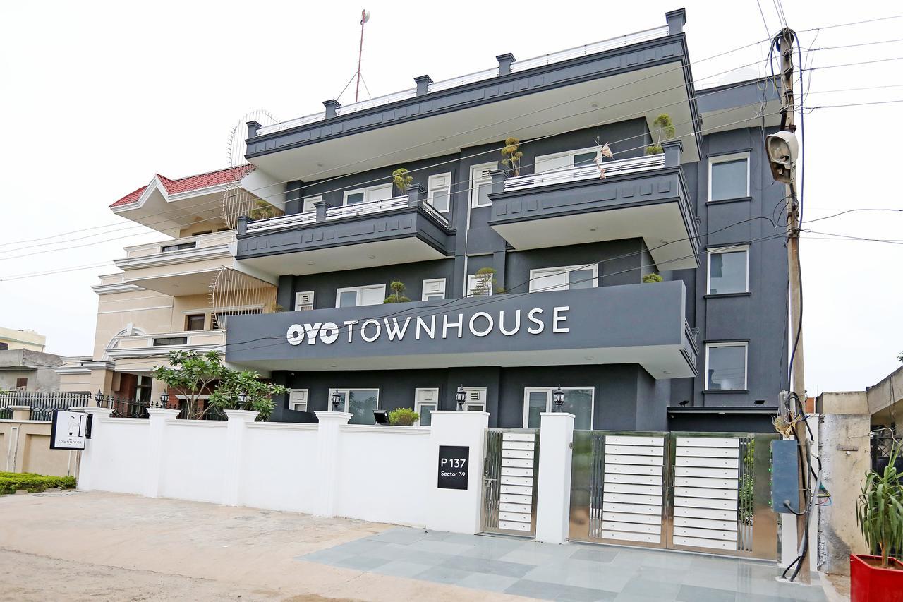 Oyo Townhouse 018 Medanta Hotell Gurgaon Eksteriør bilde