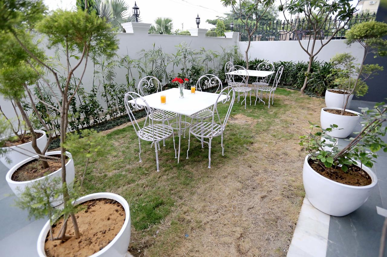 Oyo Townhouse 018 Medanta Hotell Gurgaon Eksteriør bilde